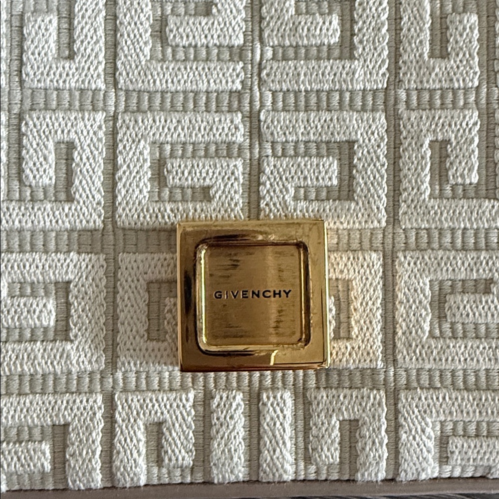 Givenchy Small 4G bag in Natural Beige - Picture 4 of 11